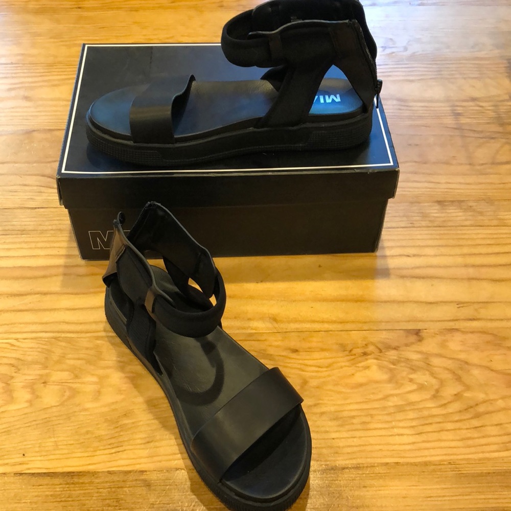 Brand new Mia Reed sandals